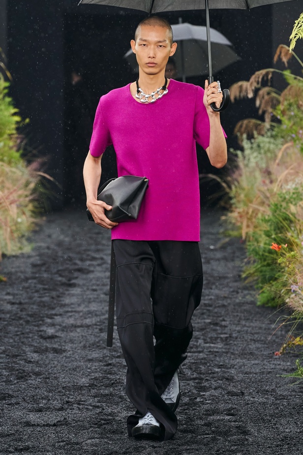  مجموعة Jil Sander لربيع وصيف 2023 لمسة البريق المناسبة للإطلالة العملية 