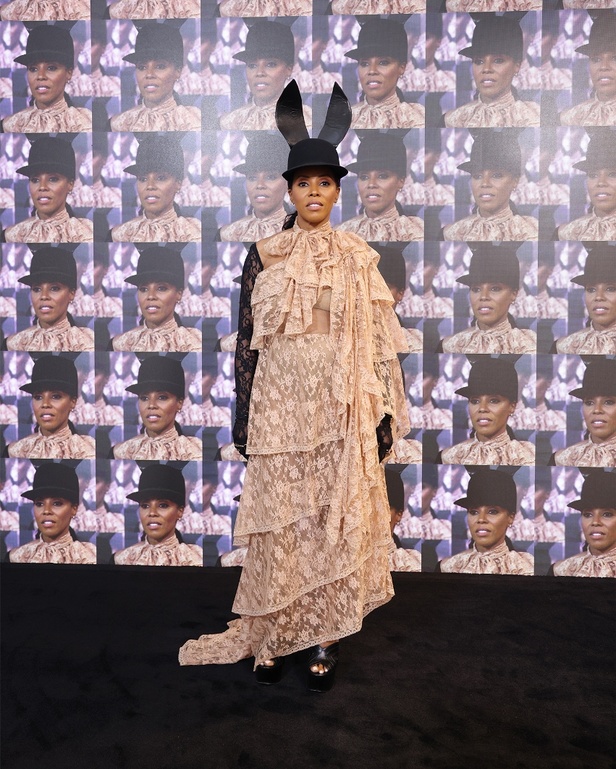 مجموعة Gucci تنقلنا إلى عالم Twinsburg: توأمة في الأناقة والعصرية 