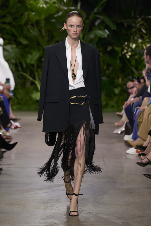 من مجموعة مايكل كورس لربيع وصيف 2023