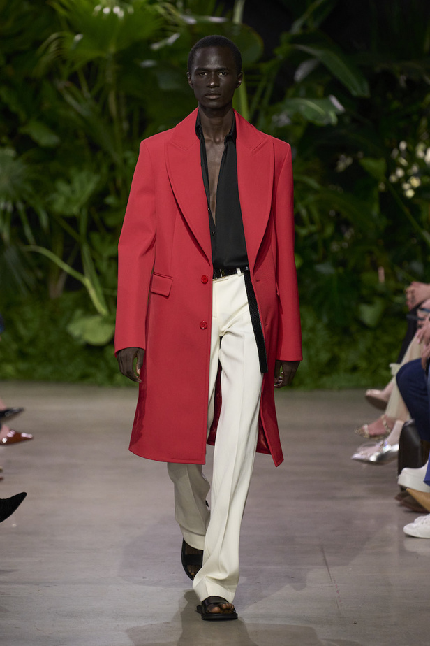 من مجموعة مايكل كورس لربيع وصيف 2023