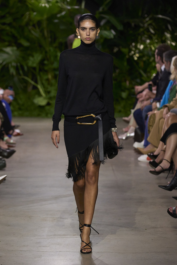 من مجموعة مايكل كورس لربيع وصيف 2023