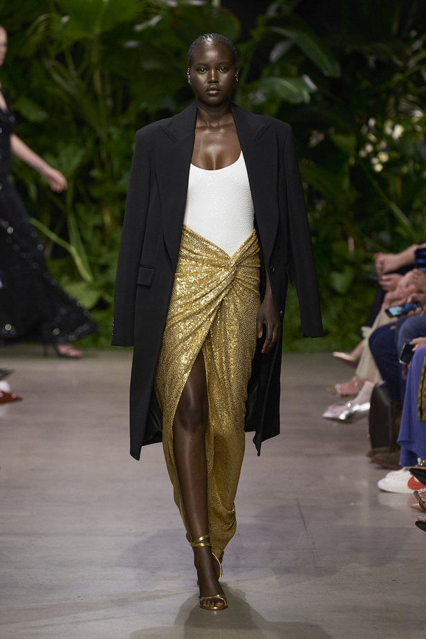 من مجموعة مايكل كورس لربيع وصيف 2023