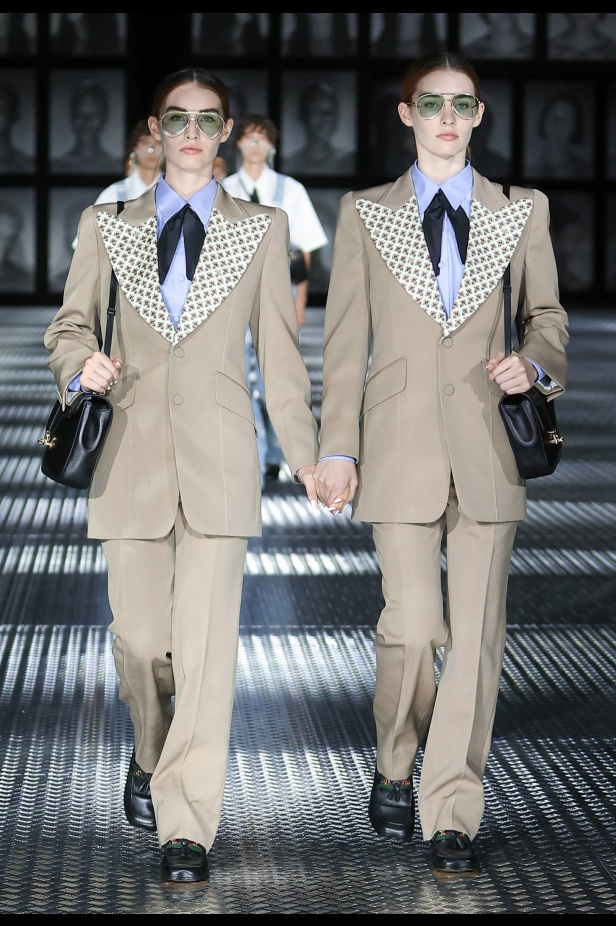 مجموعة Gucci تنقلنا إلى عالم Twinsburg: توأمة في الأناقة والعصرية 