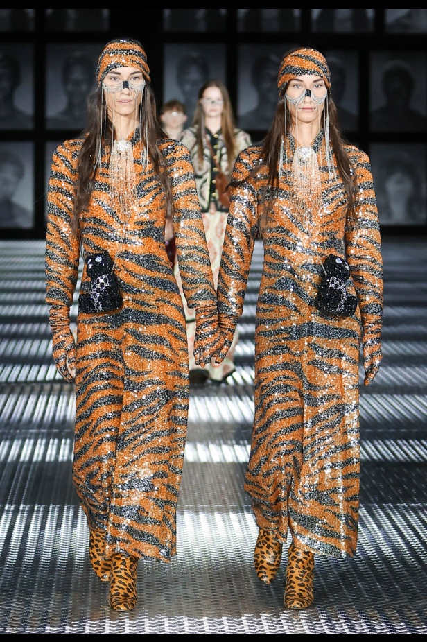 مجموعة Gucci تنقلنا إلى عالم Twinsburg: توأمة في الأناقة والعصرية 