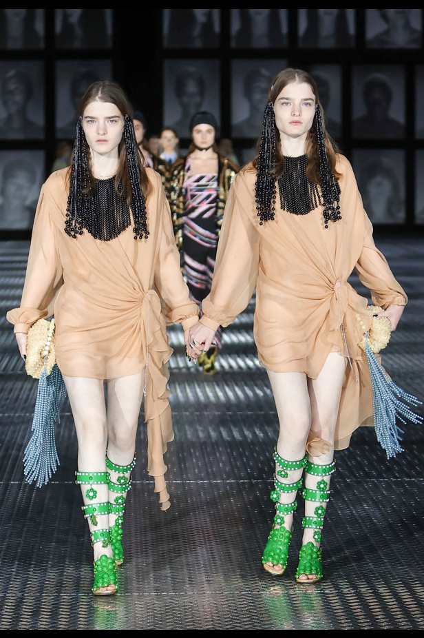 مجموعة Gucci تنقلنا إلى عالم Twinsburg: توأمة في الأناقة والعصرية 