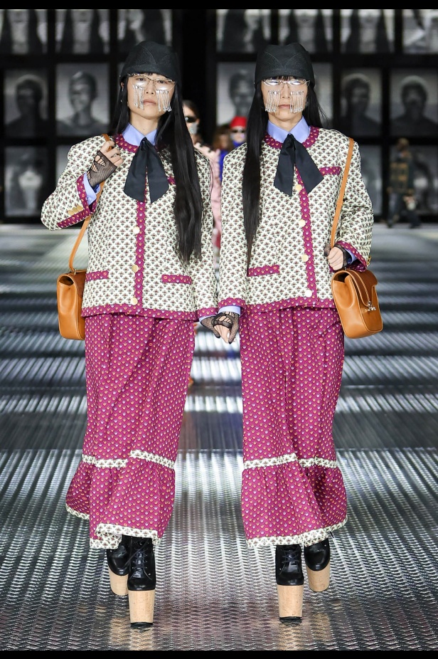 مجموعة Gucci تنقلنا إلى عالم Twinsburg: توأمة في الأناقة والعصرية 
