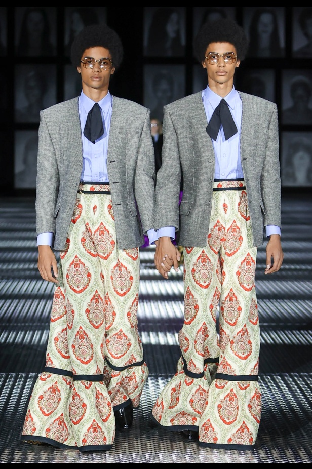 مجموعة Gucci تنقلنا إلى عالم Twinsburg: توأمة في الأناقة والعصرية 