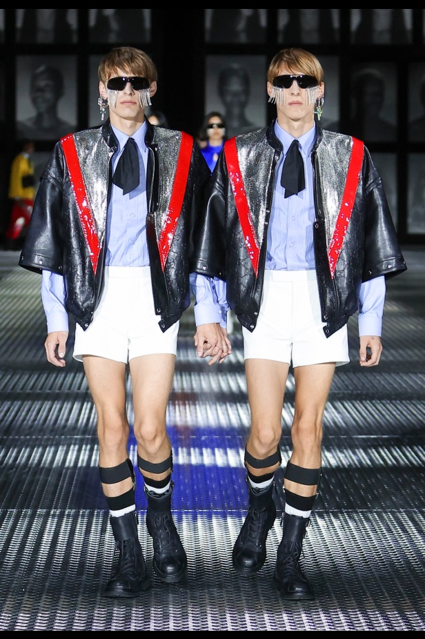 مجموعة Gucci تنقلنا إلى عالم Twinsburg: توأمة في الأناقة والعصرية 