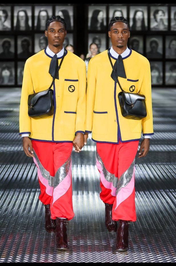 مجموعة Gucci تنقلنا إلى عالم Twinsburg: توأمة في الأناقة والعصرية 