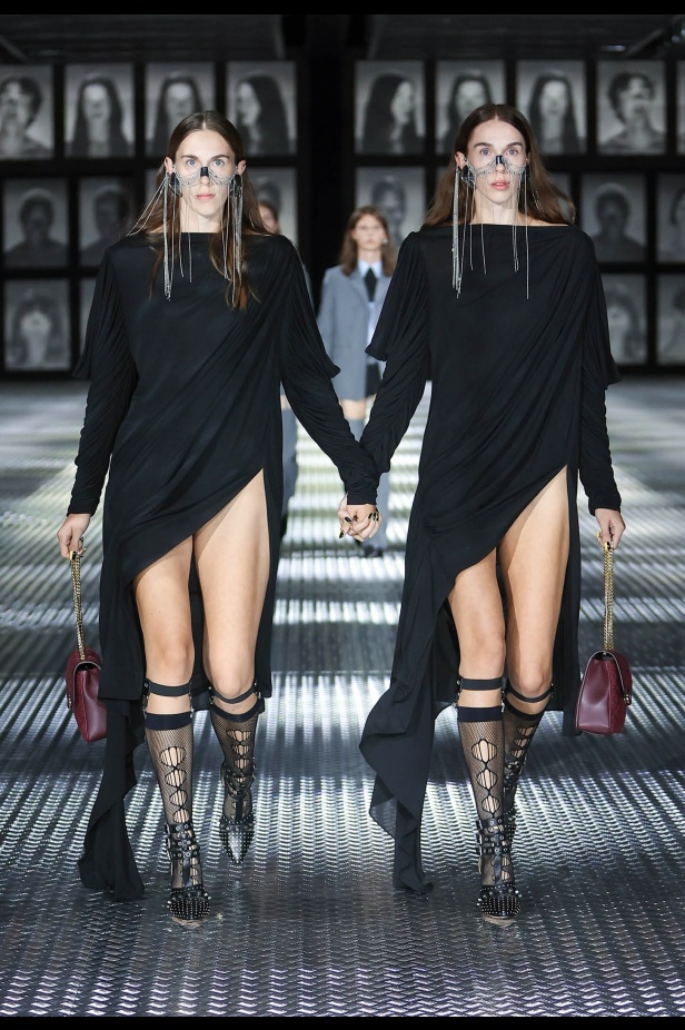 مجموعة Gucci تنقلنا إلى عالم Twinsburg: توأمة في الأناقة والعصرية 