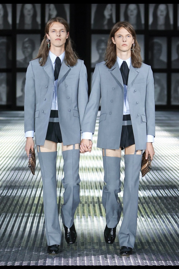 مجموعة Gucci تنقلنا إلى عالم Twinsburg: توأمة في الأناقة والعصرية 