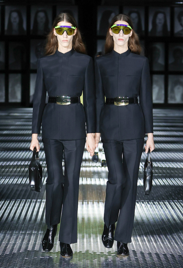 مجموعة Gucci تنقلنا إلى عالم Twinsburg: توأمة في الأناقة والعصرية 