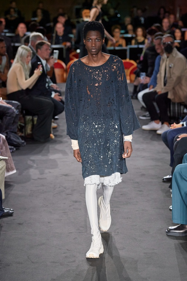 عرض أزياء MM6 Maison Margiela لربيع وصيف 2023 للمرأة التي تهوى المغامرة 