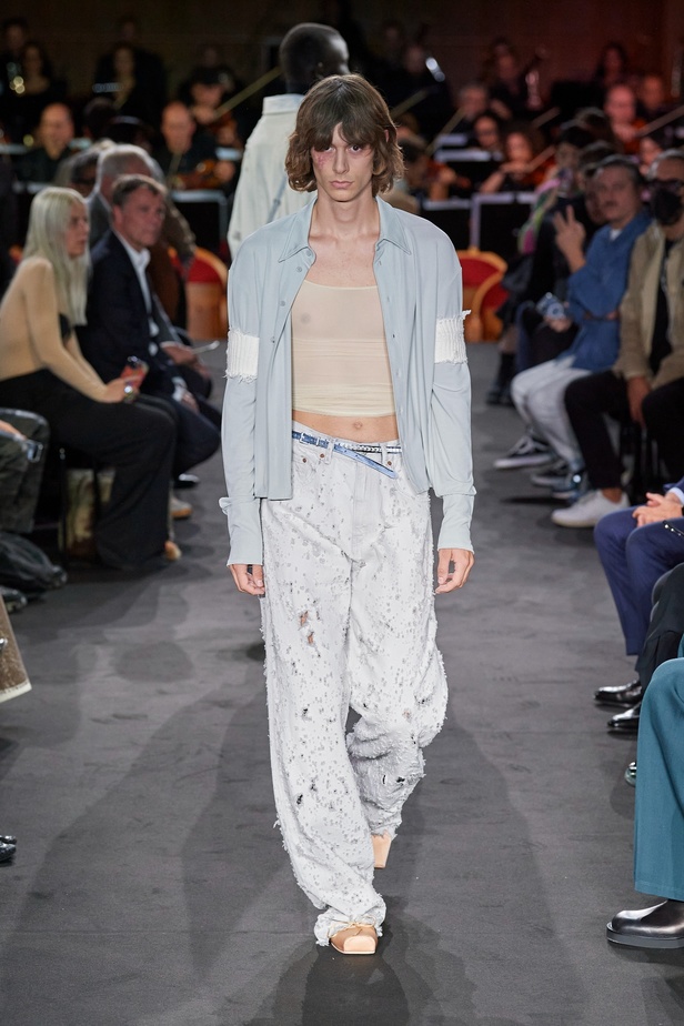 عرض أزياء MM6 Maison Margiela لربيع وصيف 2023 للمرأة التي تهوى المغامرة 