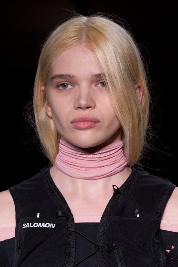 عرض أزياء MM6 Maison Margiela لربيع وصيف 2023 للمرأة التي تهوى المغامرة 