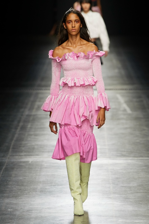 مجموعة MSGM لربيع 2023 وعد بالحبّ من خلال الموضة