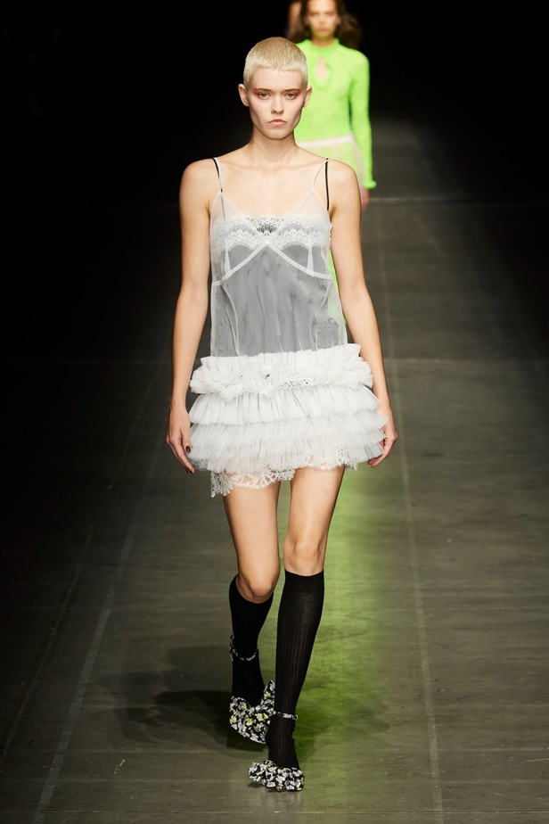 مجموعة MSGM لربيع 2023 وعد بالحبّ من خلال الموضة