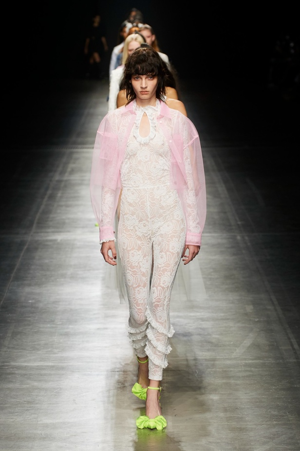 مجموعة MSGM لربيع 2023 وعد بالحبّ من خلال الموضة