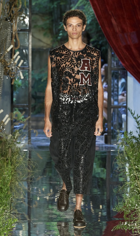 مجموعة Antonio Marras لربيع وصيف 2023.. جرأة النقشات وبريق الأقمشة