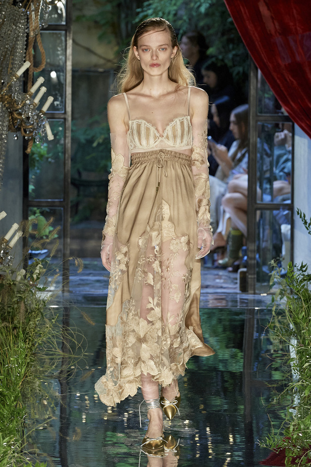 مجموعة Antonio Marras لربيع وصيف 2023.. جرأة النقشات وبريق الأقمشة