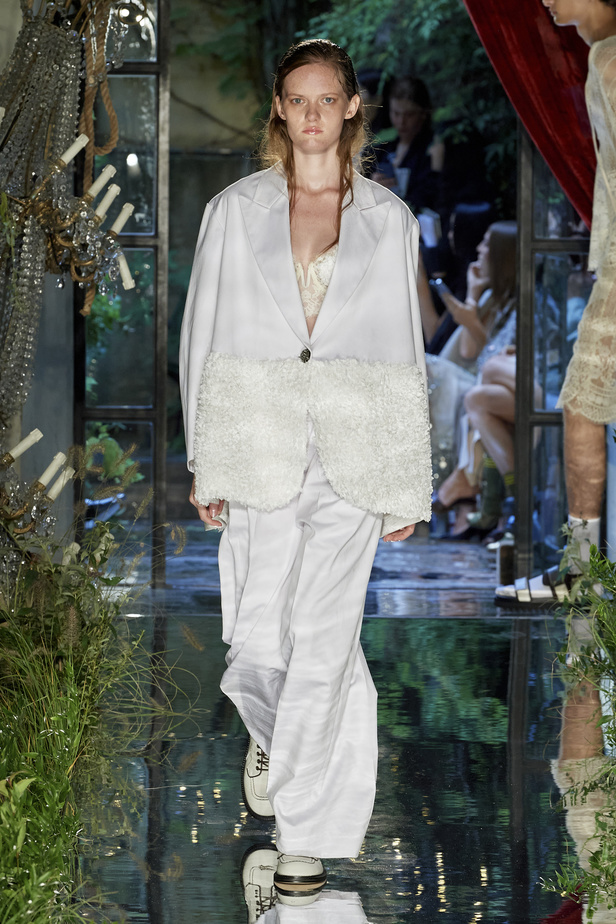 مجموعة Antonio Marras لربيع وصيف 2023.. جرأة النقشات وبريق الأقمشة