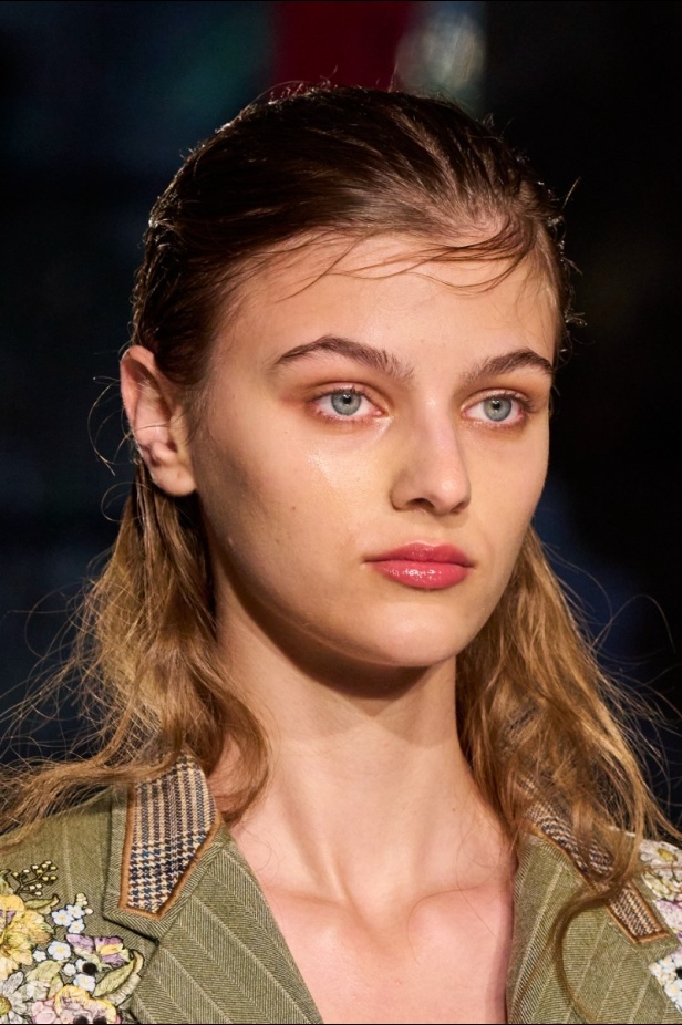 مجموعة Antonio Marras لربيع وصيف 2023.. جرأة النقشات وبريق الأقمشة