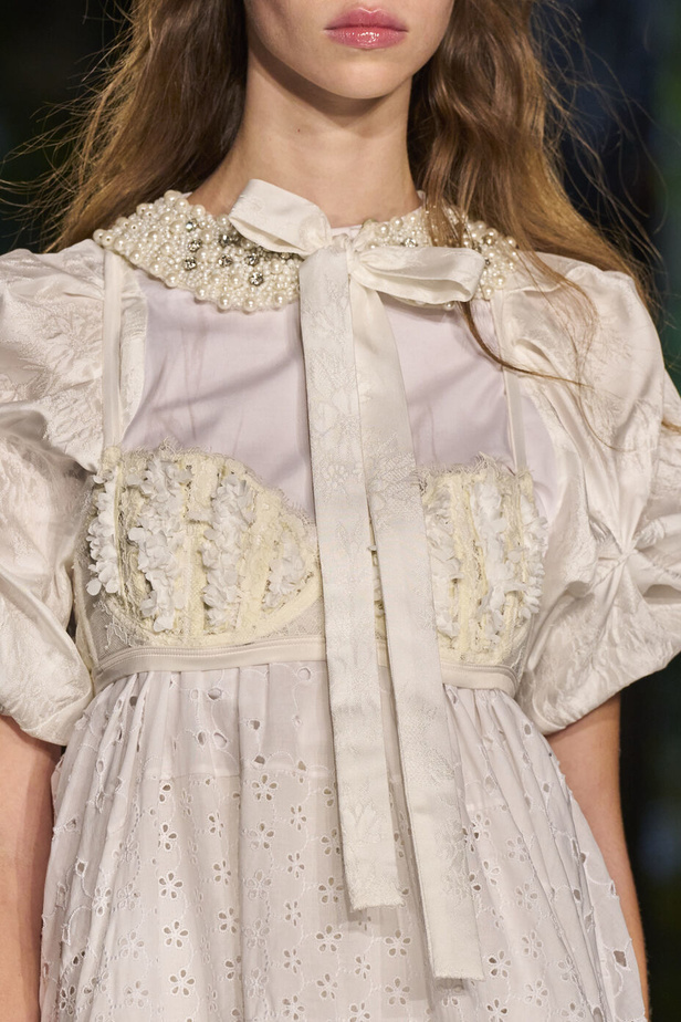 مجموعة Antonio Marras لربيع وصيف 2023.. جرأة النقشات وبريق الأقمشة