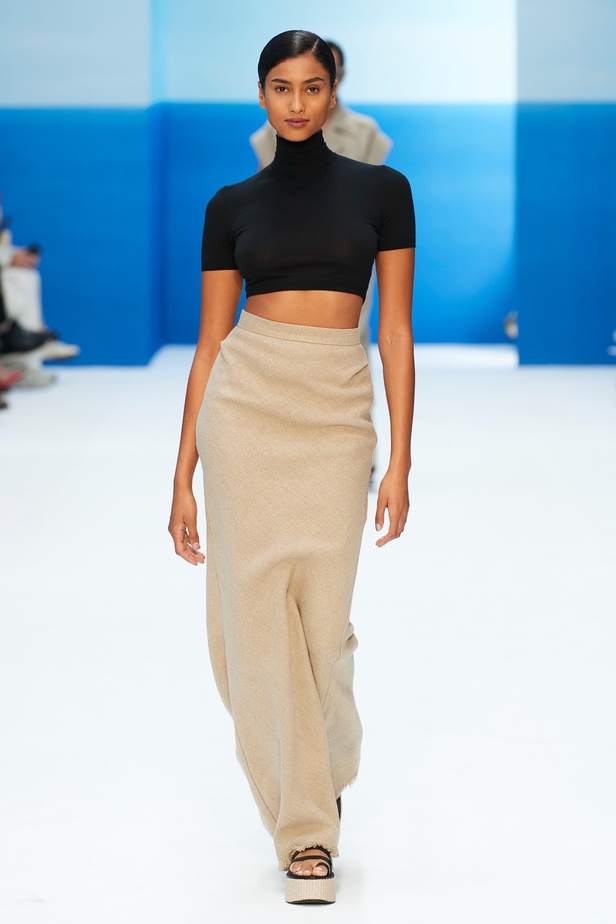 مجموعة Max Mara لموسم ربيع وصيف 2023  تستعرض مفهومي الأنوثة الجديدة والشجاعة