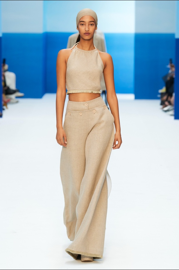 مجموعة Max Mara لموسم ربيع وصيف 2023  تستعرض مفهومي الأنوثة الجديدة والشجاعة