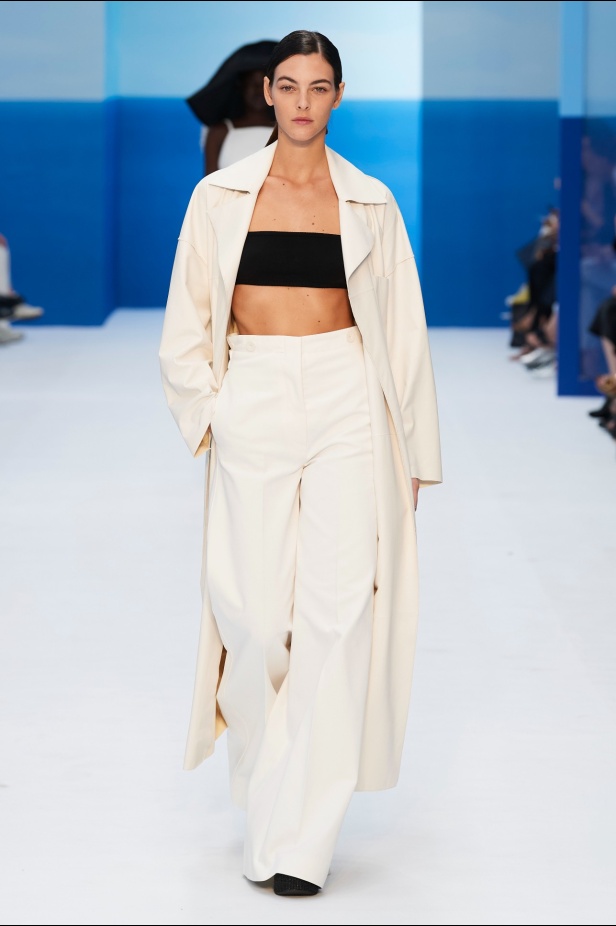 مجموعة Max Mara لموسم ربيع وصيف 2023  تستعرض مفهومي الأنوثة الجديدة والشجاعة