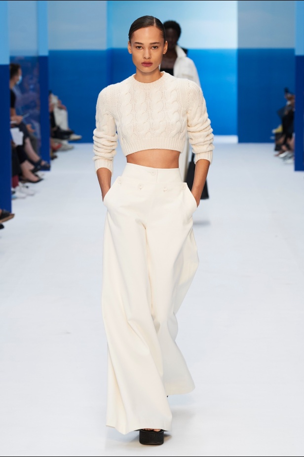 مجموعة Max Mara لموسم ربيع وصيف 2023  تستعرض مفهومي الأنوثة الجديدة والشجاعة