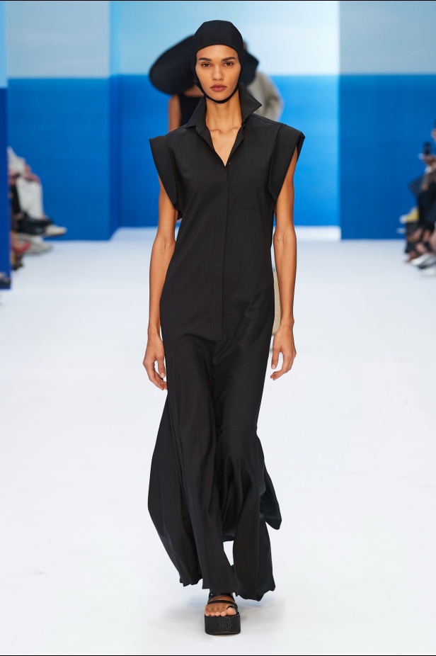 مجموعة Max Mara لموسم ربيع وصيف 2023  تستعرض مفهومي الأنوثة الجديدة والشجاعة