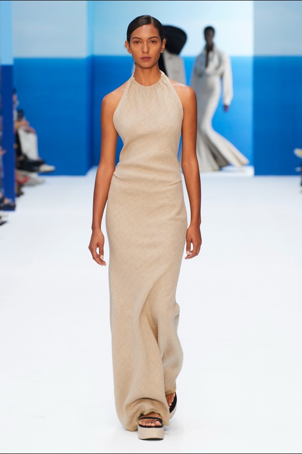 مجموعة Max Mara لموسم ربيع وصيف 2023  تستعرض مفهومي الأنوثة الجديدة والشجاعة