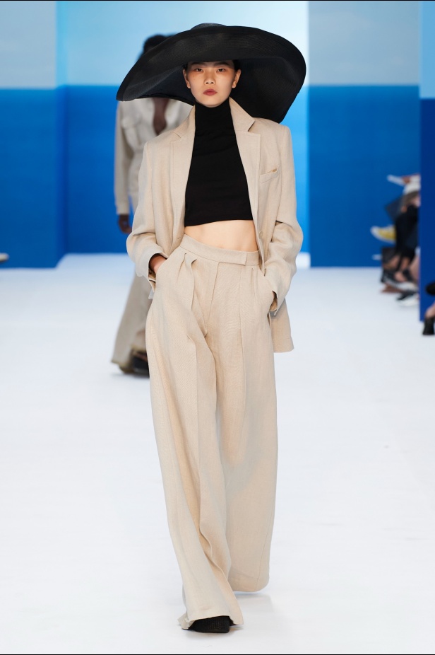 مجموعة Max Mara لموسم ربيع وصيف 2023  تستعرض مفهومي الأنوثة الجديدة والشجاعة