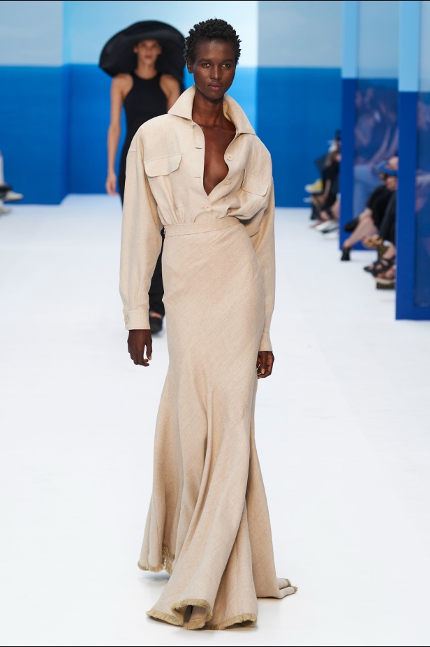 مجموعة Max Mara لموسم ربيع وصيف 2023  تستعرض مفهومي الأنوثة الجديدة والشجاعة