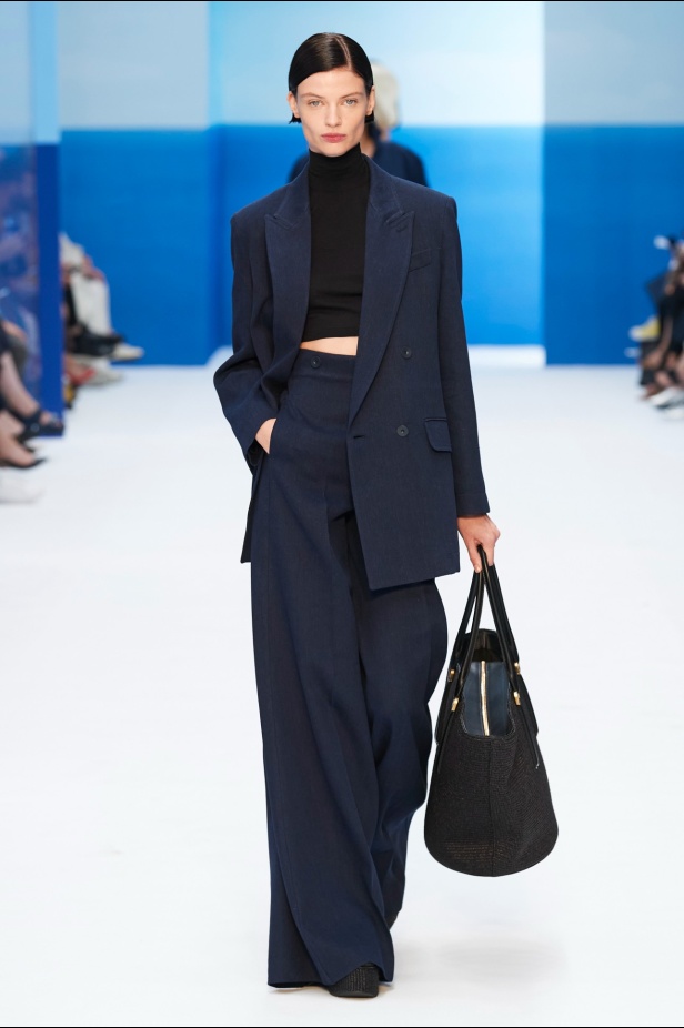 مجموعة Max Mara لموسم ربيع وصيف 2023  تستعرض مفهومي الأنوثة الجديدة والشجاعة