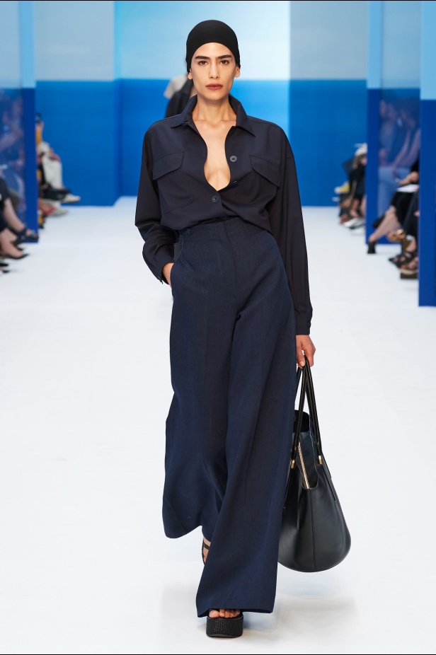 مجموعة Max Mara لموسم ربيع وصيف 2023  تستعرض مفهومي الأنوثة الجديدة والشجاعة