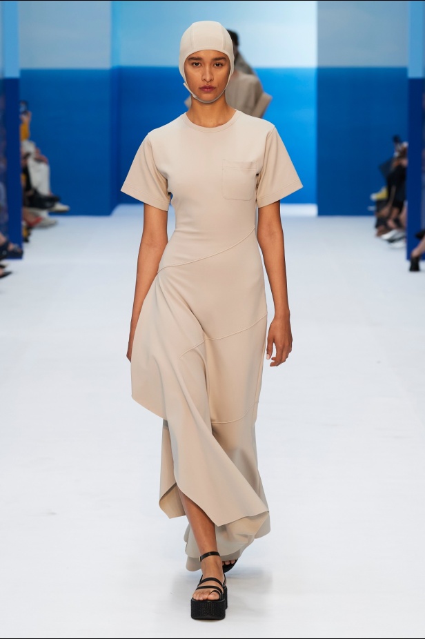 مجموعة Max Mara لموسم ربيع وصيف 2023  تستعرض مفهومي الأنوثة الجديدة والشجاعة