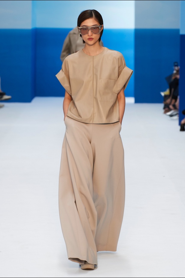 مجموعة Max Mara لموسم ربيع وصيف 2023  تستعرض مفهومي الأنوثة الجديدة والشجاعة