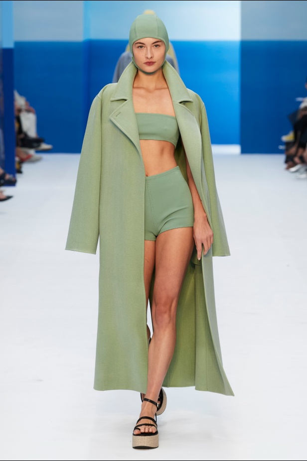 مجموعة Max Mara لموسم ربيع وصيف 2023  تستعرض مفهومي الأنوثة الجديدة والشجاعة