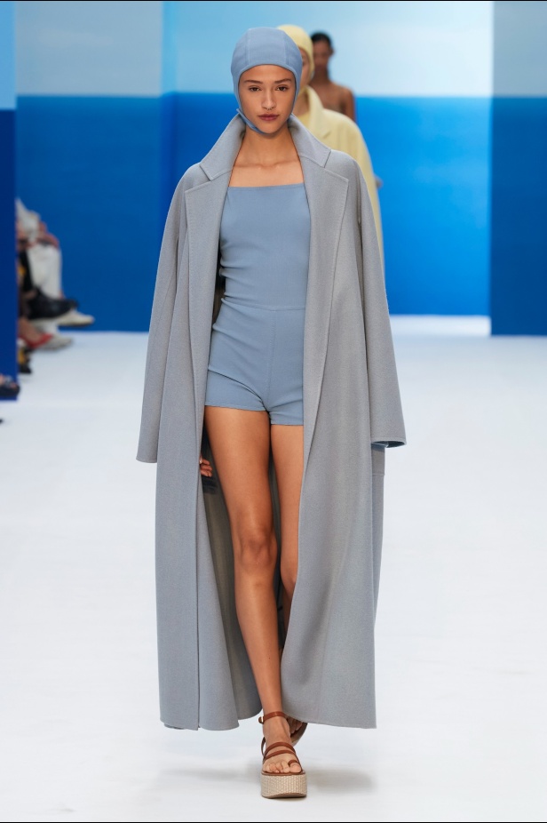 مجموعة Max Mara لموسم ربيع وصيف 2023  تستعرض مفهومي الأنوثة الجديدة والشجاعة