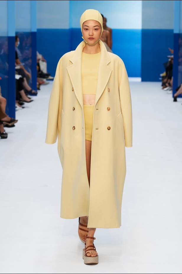 مجموعة Max Mara لموسم ربيع وصيف 2023  تستعرض مفهومي الأنوثة الجديدة والشجاعة