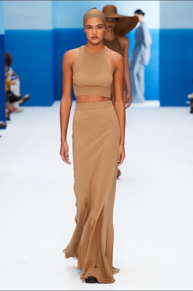 مجموعة Max Mara لموسم ربيع وصيف 2023  تستعرض مفهومي الأنوثة الجديدة والشجاعة