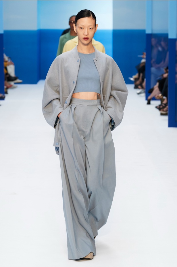 مجموعة Max Mara لموسم ربيع وصيف 2023  تستعرض مفهومي الأنوثة الجديدة والشجاعة