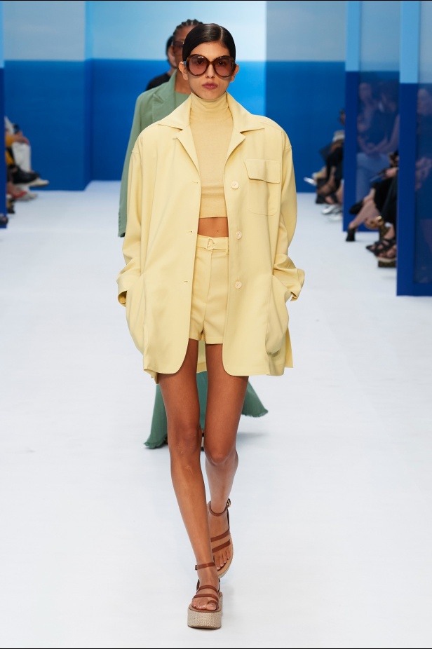 مجموعة Max Mara لموسم ربيع وصيف 2023  تستعرض مفهومي الأنوثة الجديدة والشجاعة