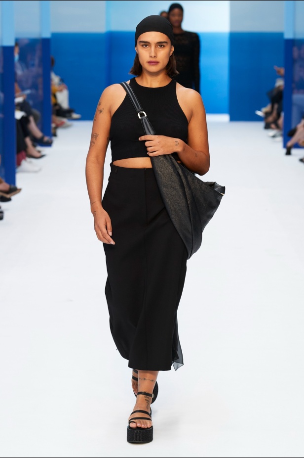 مجموعة Max Mara لموسم ربيع وصيف 2023  تستعرض مفهومي الأنوثة الجديدة والشجاعة