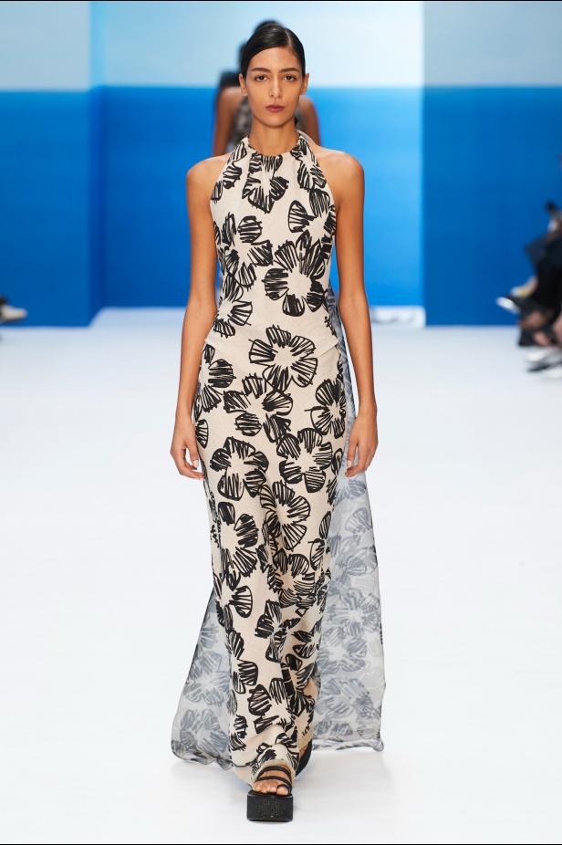 مجموعة Max Mara لموسم ربيع وصيف 2023  تستعرض مفهومي الأنوثة الجديدة والشجاعة