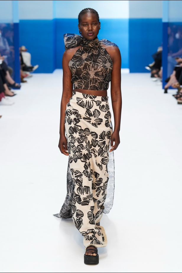 مجموعة Max Mara لموسم ربيع وصيف 2023  تستعرض مفهومي الأنوثة الجديدة والشجاعة