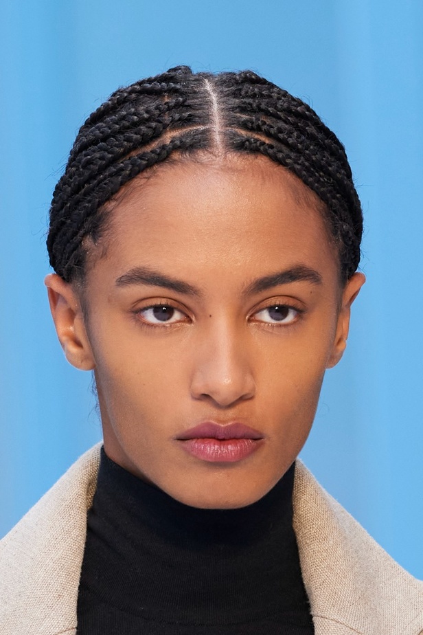 مجموعة Max Mara لموسم ربيع وصيف 2023  تستعرض مفهومي الأنوثة الجديدة والشجاعة