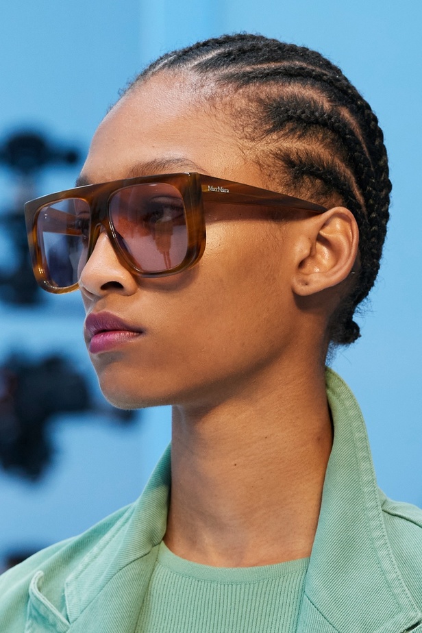 مجموعة Max Mara لموسم ربيع وصيف 2023  تستعرض مفهومي الأنوثة الجديدة والشجاعة